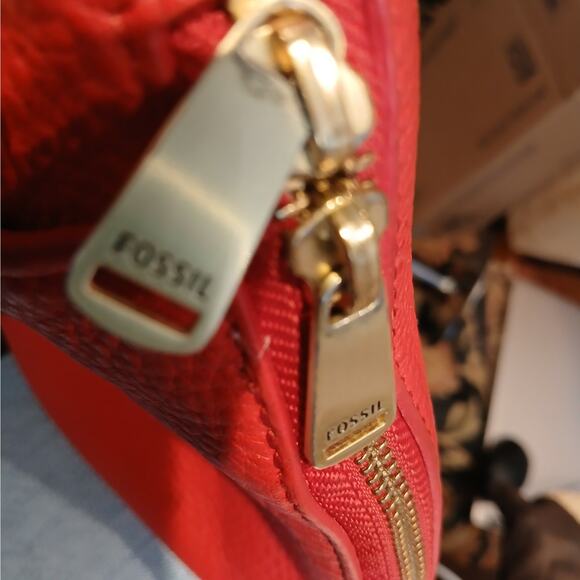 Fossil Pebbled Leather Expandable Crossbody Bag- Red - Picture 13 of 15